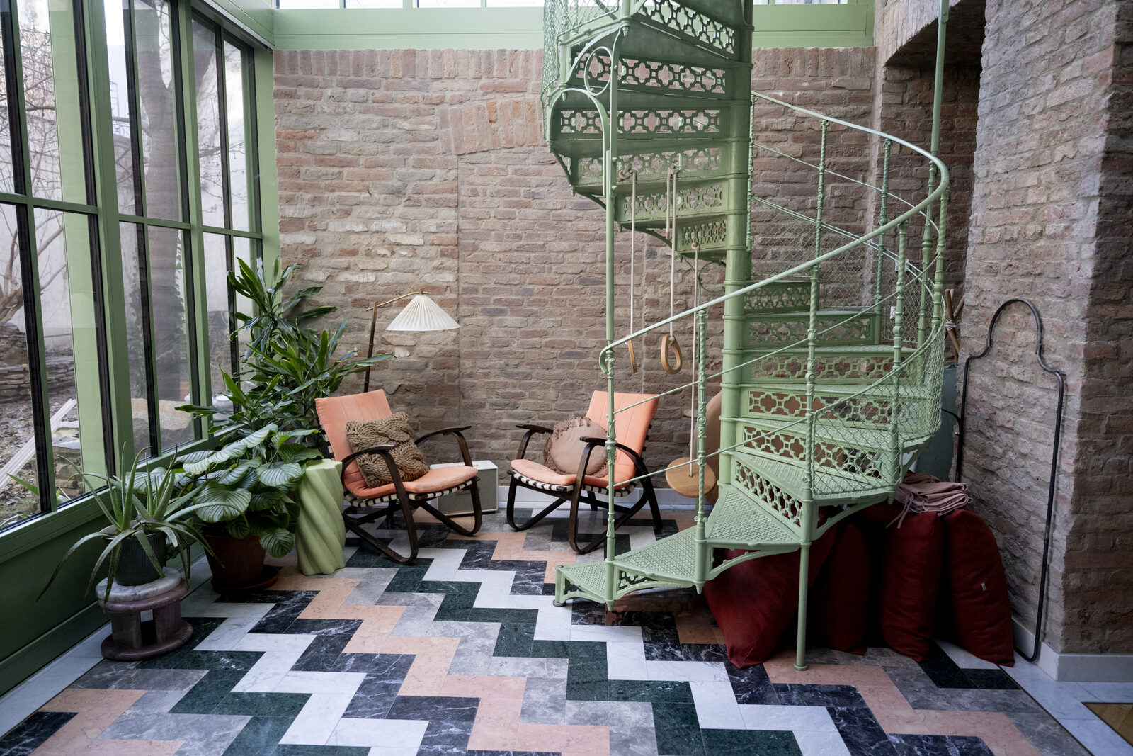Wintergarten mit grüner Wendeltreppe, Fotolocation von LAROGY
